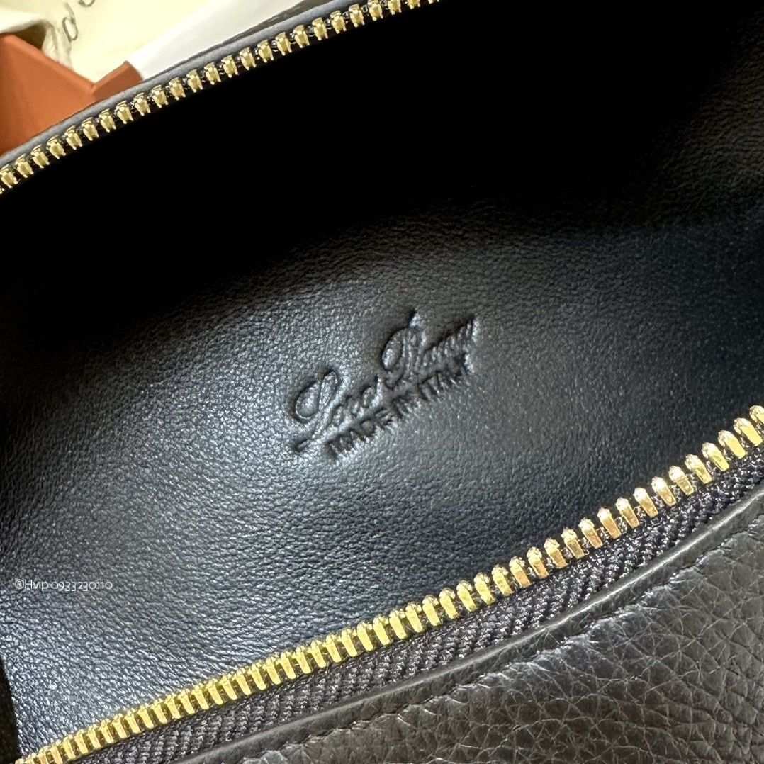 Loro Piana Extra Pocket L19 Grained Calfskin FAN4045 black (8000)