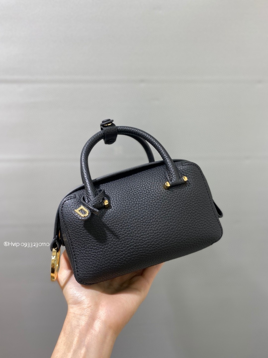 Delvaux Cool Box Nano in Taurillon Soft AA0669AQY099ZDO black