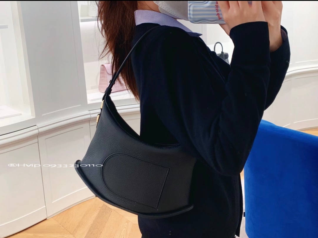 Delvaux Pin Swingin Taurillon Soft AA0601AQY black