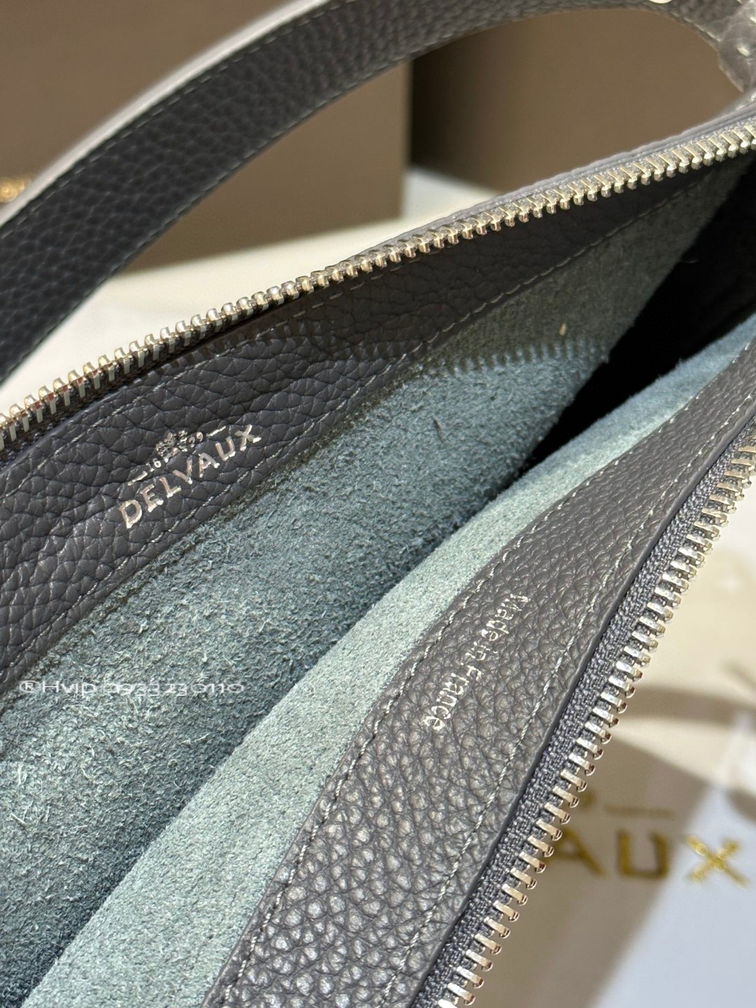 Delvaux Pin Swingin Taurillon Soft AA0601AQY gray