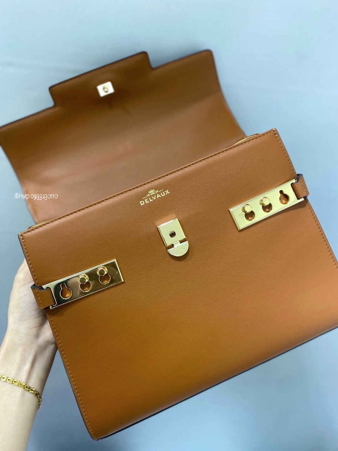 Delvaux Tempête MM in Silky Calf AA0611BQS Vegetal - Ivory