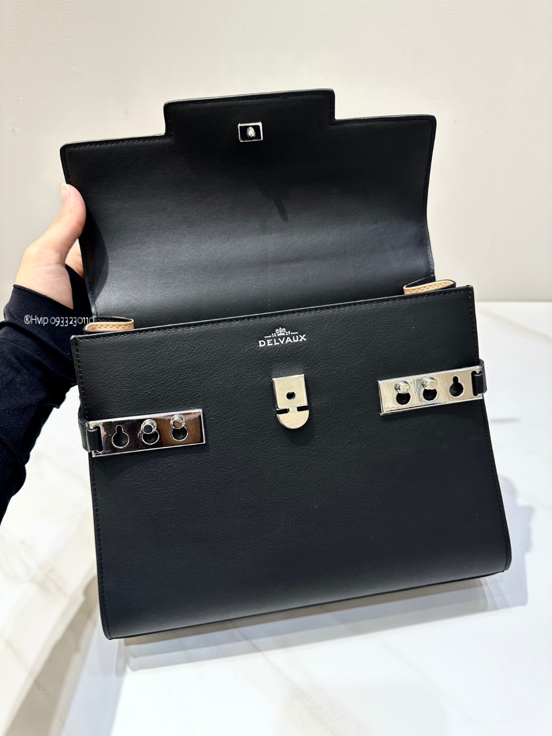 Delvaux Tempête MM in Silky Calf AA0611BQS099ZDO black PHW