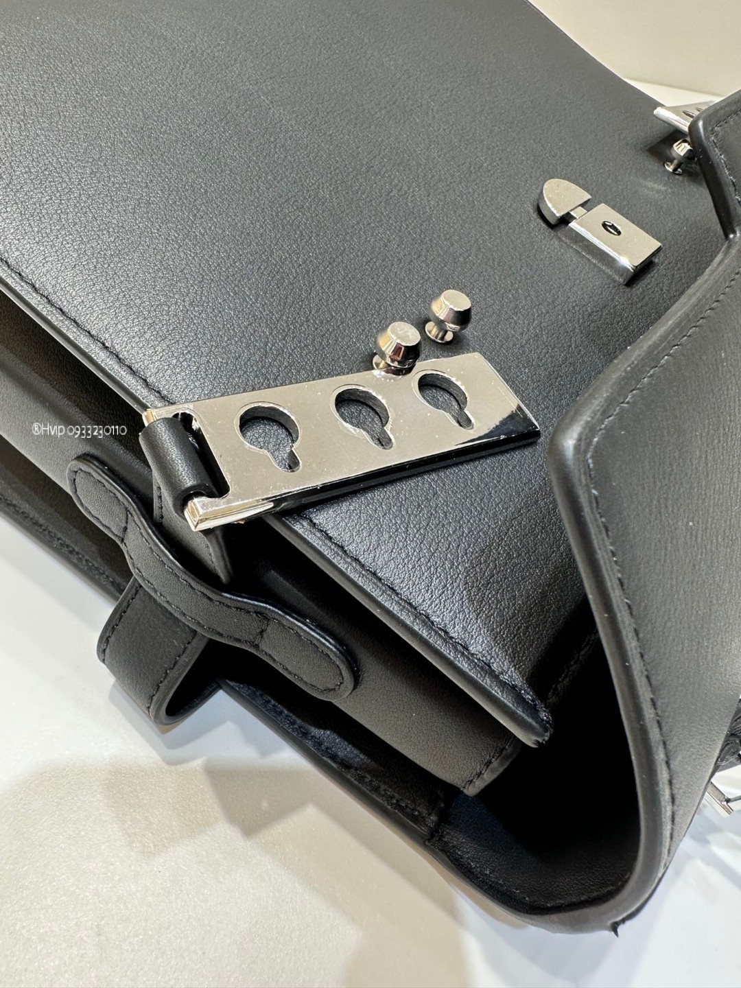 Delvaux Tempête MM in Silky Calf AA0611BQS099ZDO black PHW