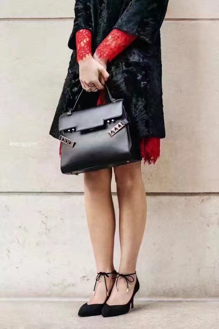 Delvaux Tempête MM in Silky Calf AA0611BQS099ZDO black GHW