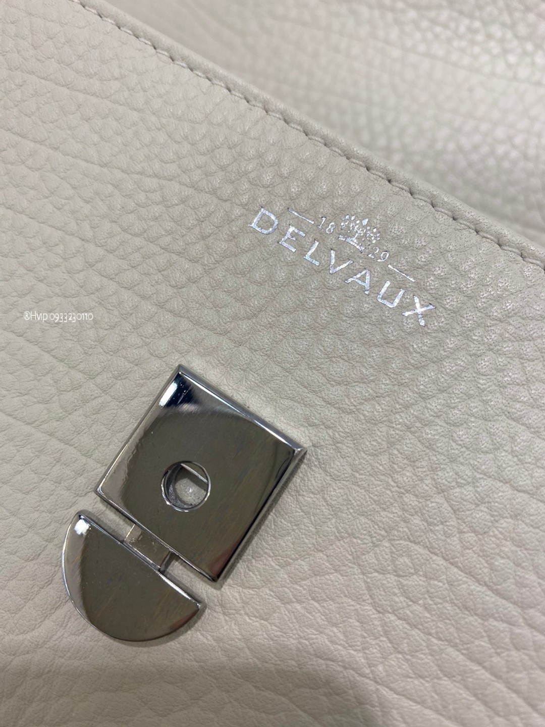 Delvaux Tempête MM in Crispy Calf AA0611AMF white