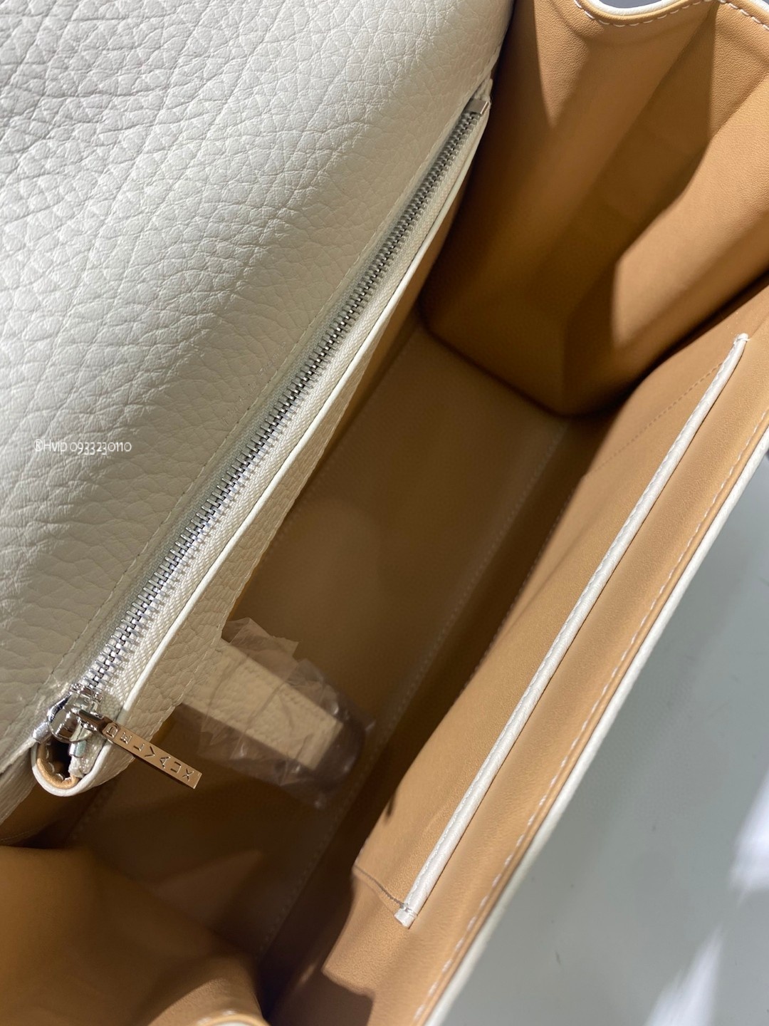 Delvaux Tempête MM in Crispy Calf AA0611AMF white