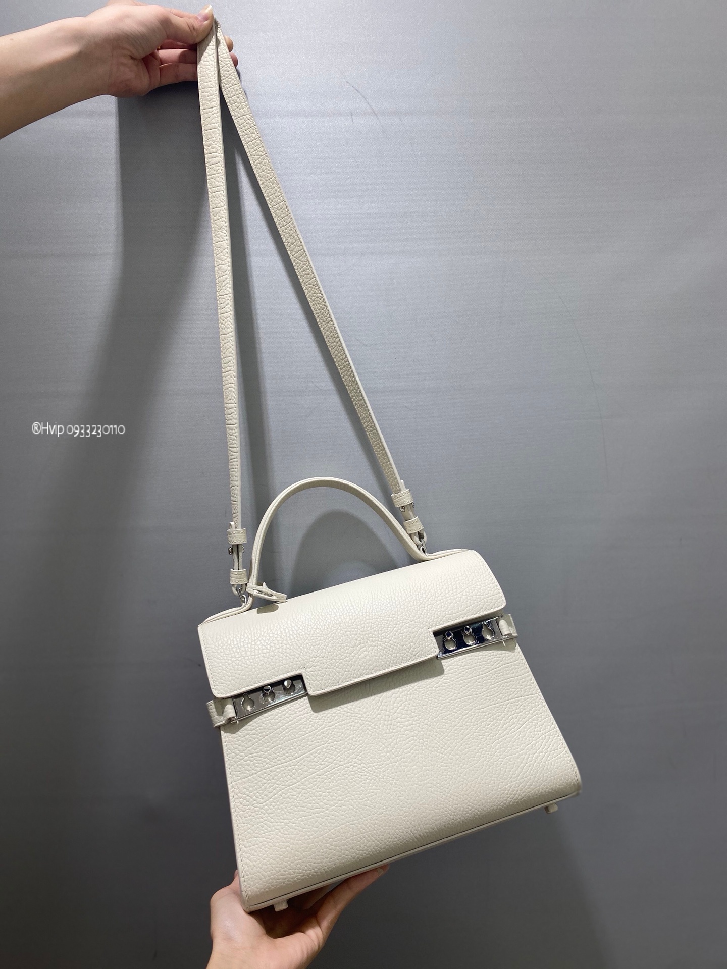 Delvaux Tempête MM in Crispy Calf AA0611AMF white