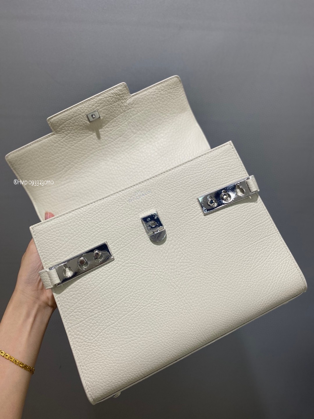 Delvaux Tempête MM in Crispy Calf AA0611AMF white