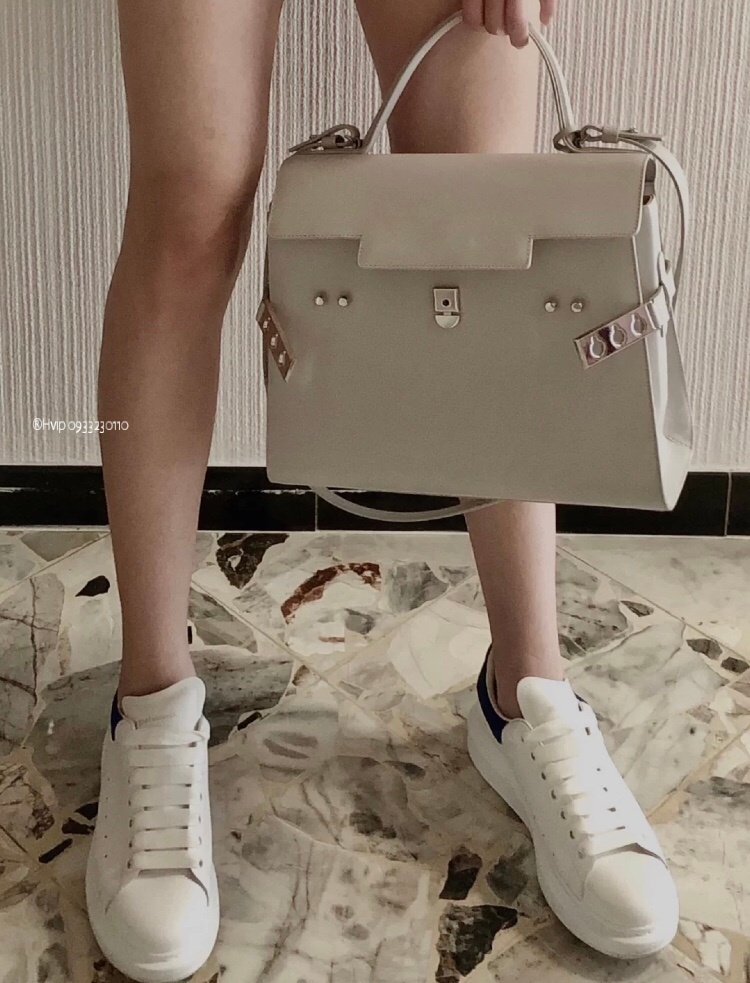 Delvaux Tempête MM in Crispy Calf AA0611AMF white