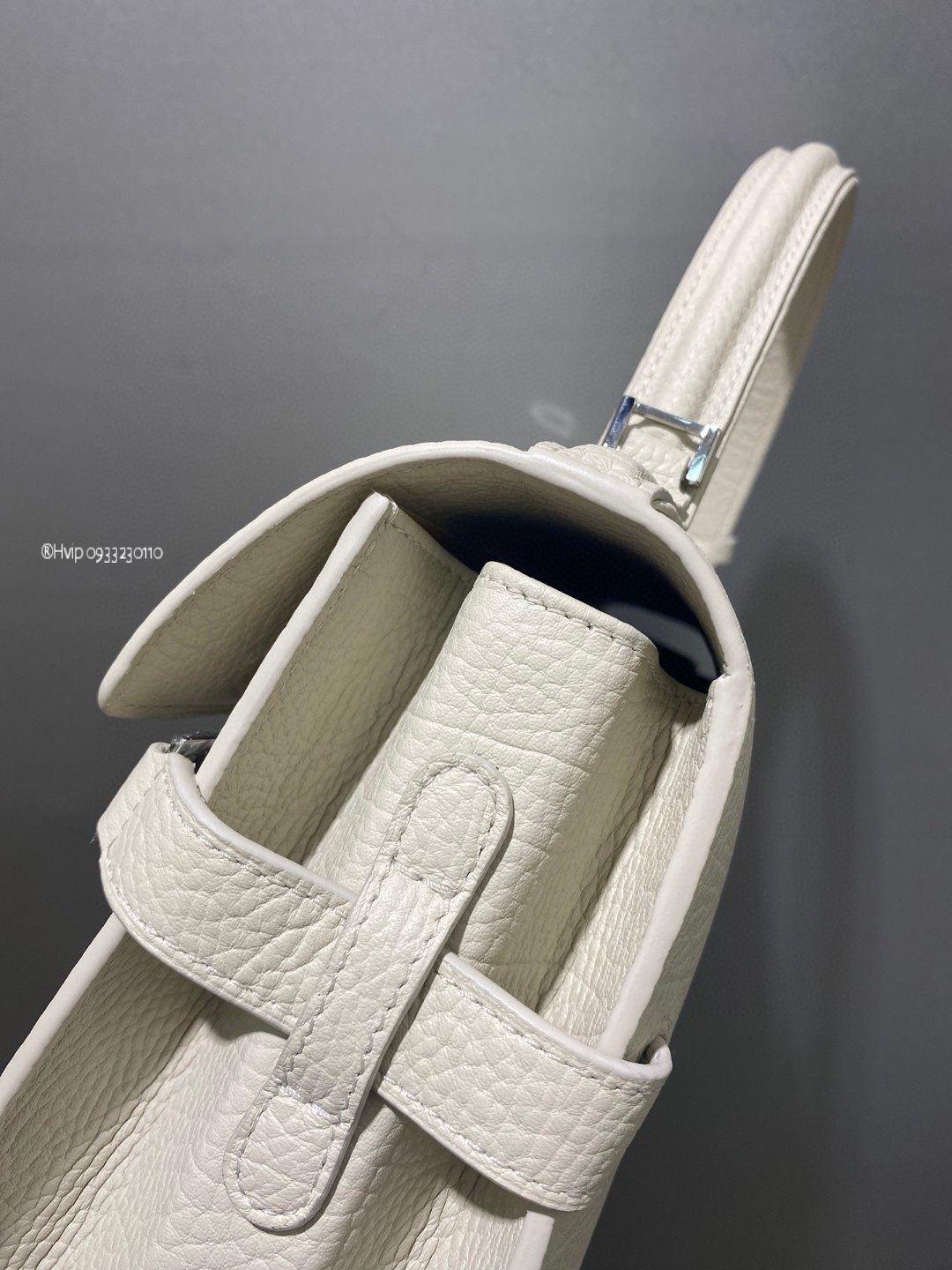 Delvaux Tempête MM in Crispy Calf AA0611AMF white