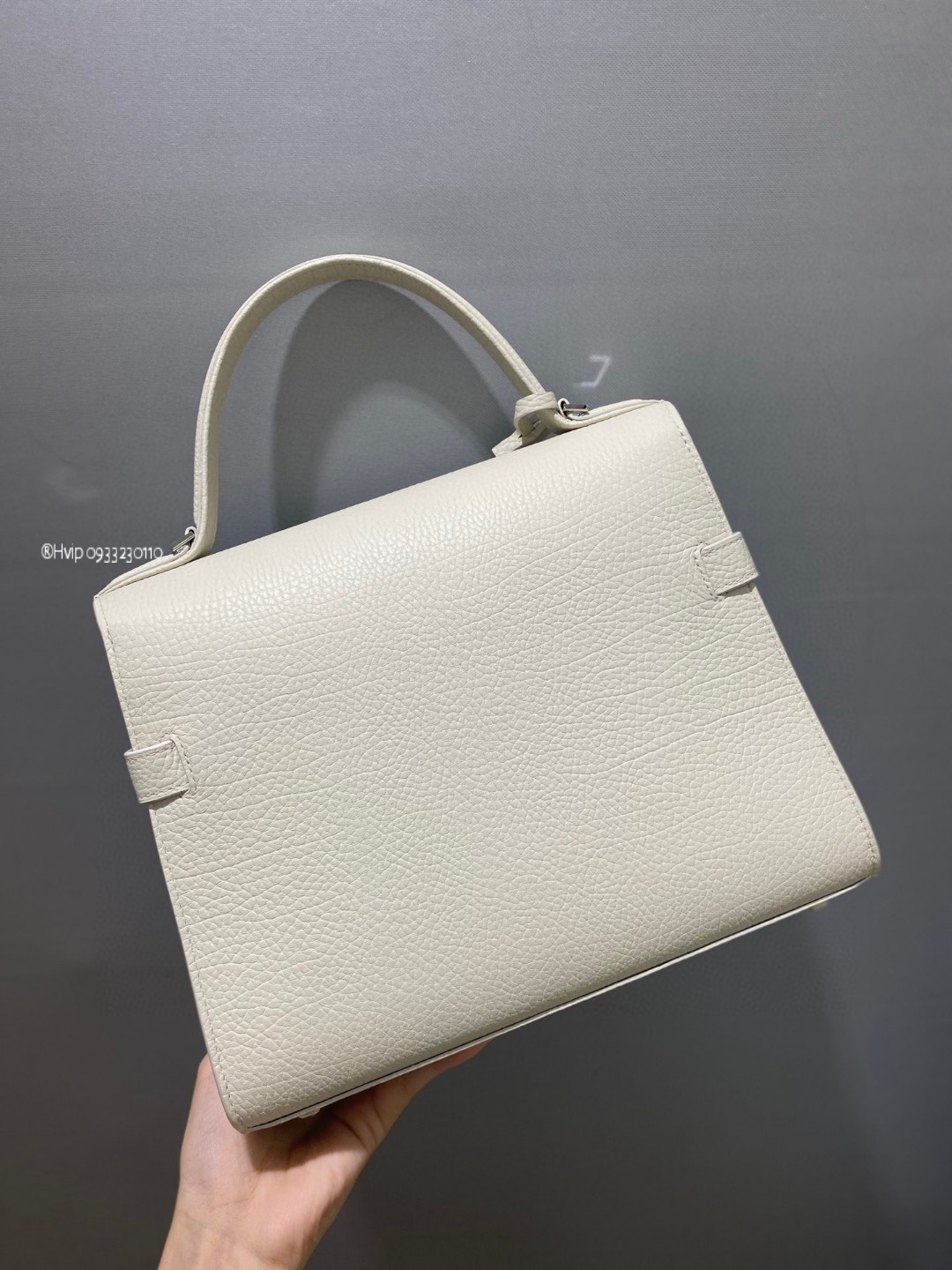 Delvaux Tempête MM in Crispy Calf AA0611AMF white
