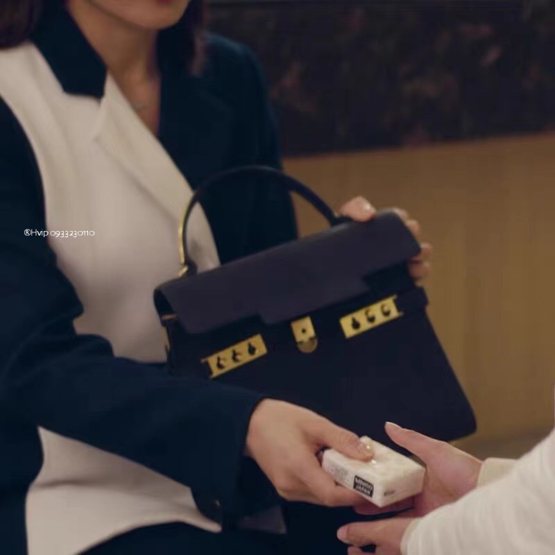 Copy of Delvaux Tempête MM in Crispy Calf AA0611AMF black GHW