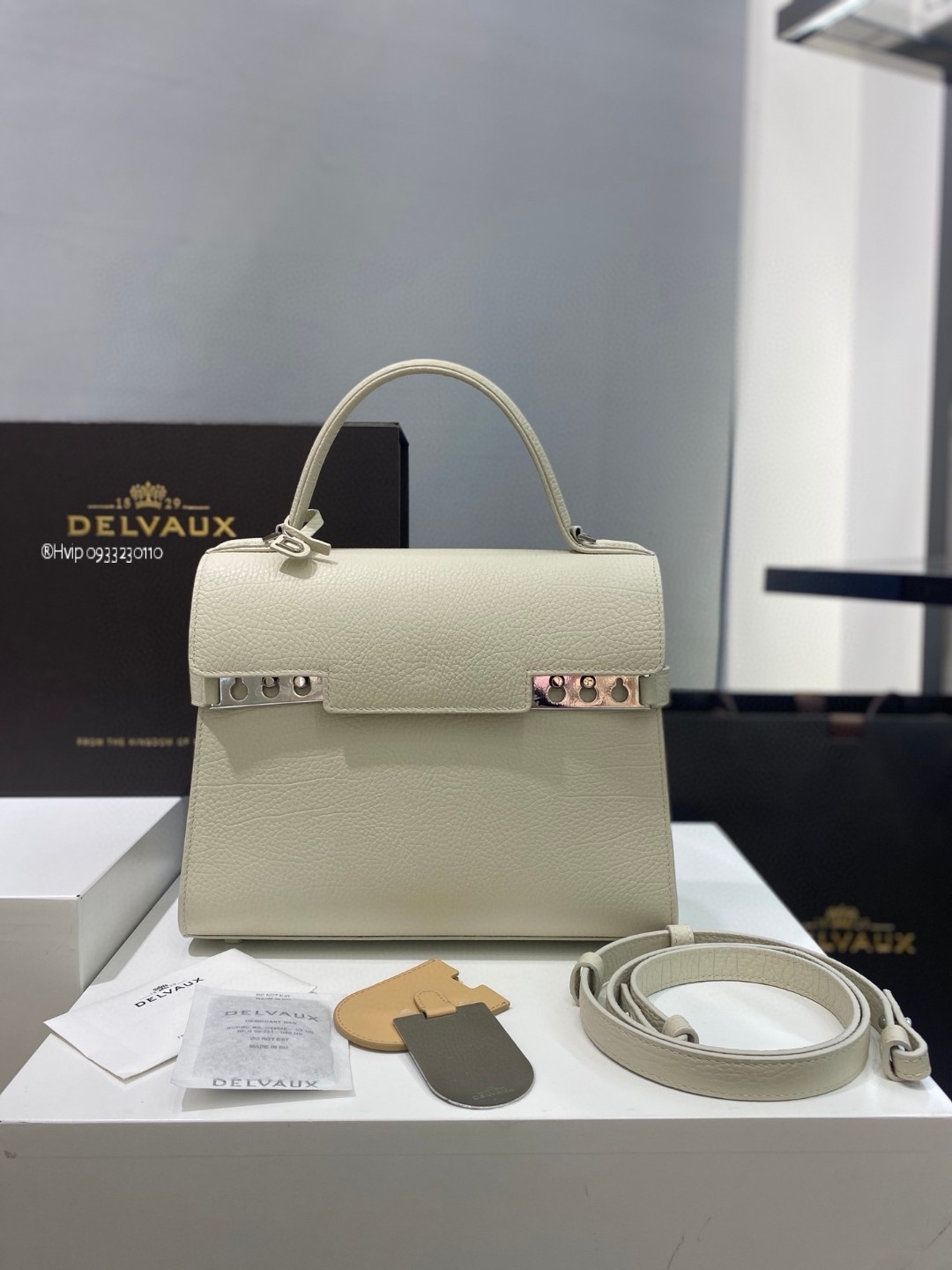 Delvaux Tempête MM in Crispy Calf AA0611AMF white
