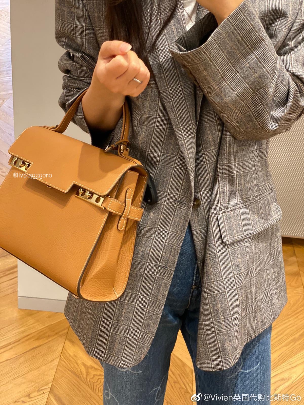 Delvaux Tempête MM in Crispy Calf AA0611AMF0ADNDO Vegetal - Ivory