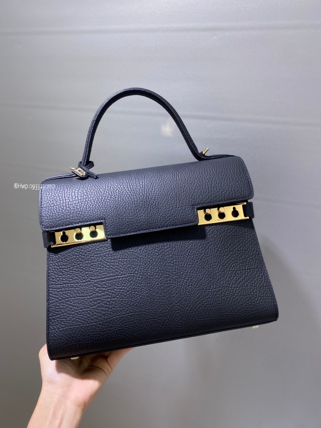 Copy of Delvaux Tempête MM in Crispy Calf AA0611AMF black GHW
