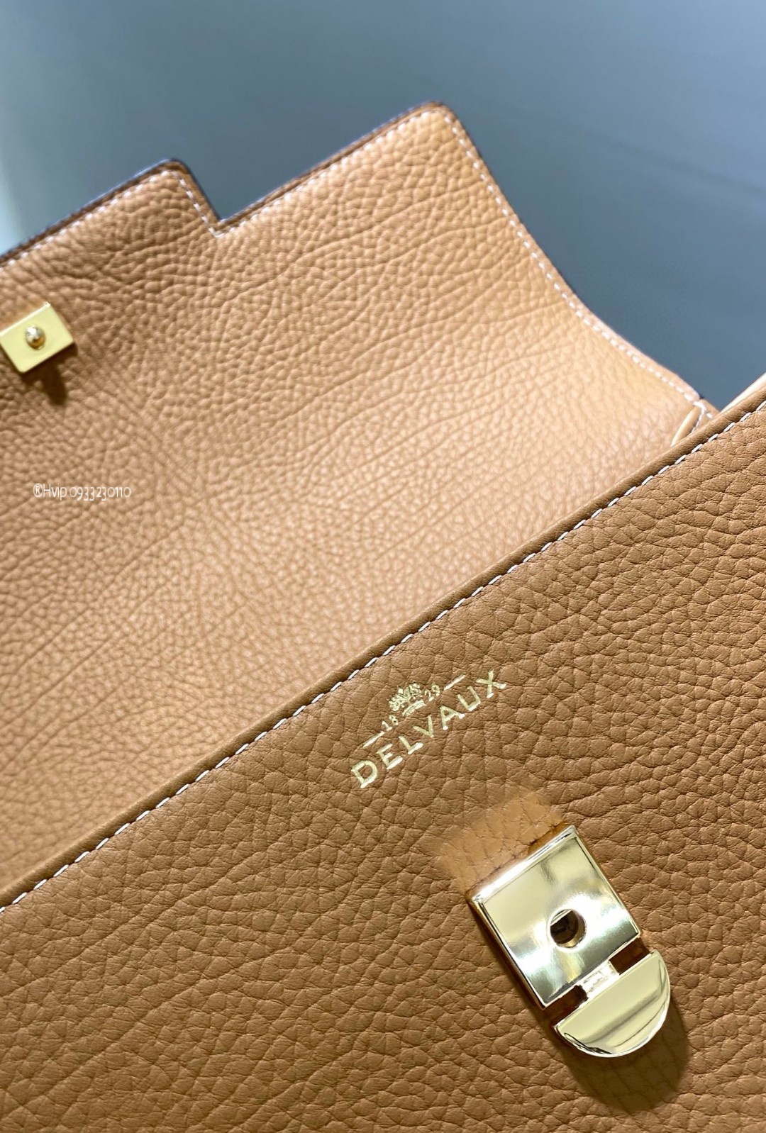 Delvaux Tempête MM in Crispy Calf AA0611AMF0ADNDO Vegetal - Ivory