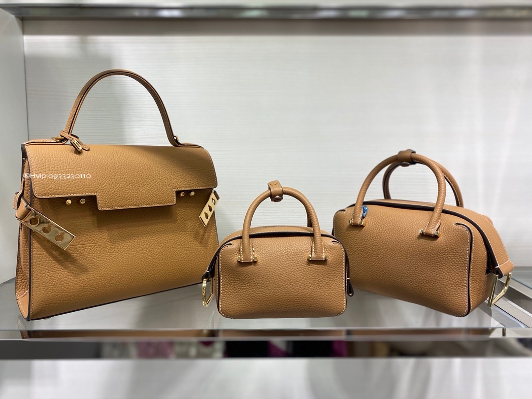 Delvaux Tempête MM in Crispy Calf AA0611AMF0ADNDO Vegetal - Ivory