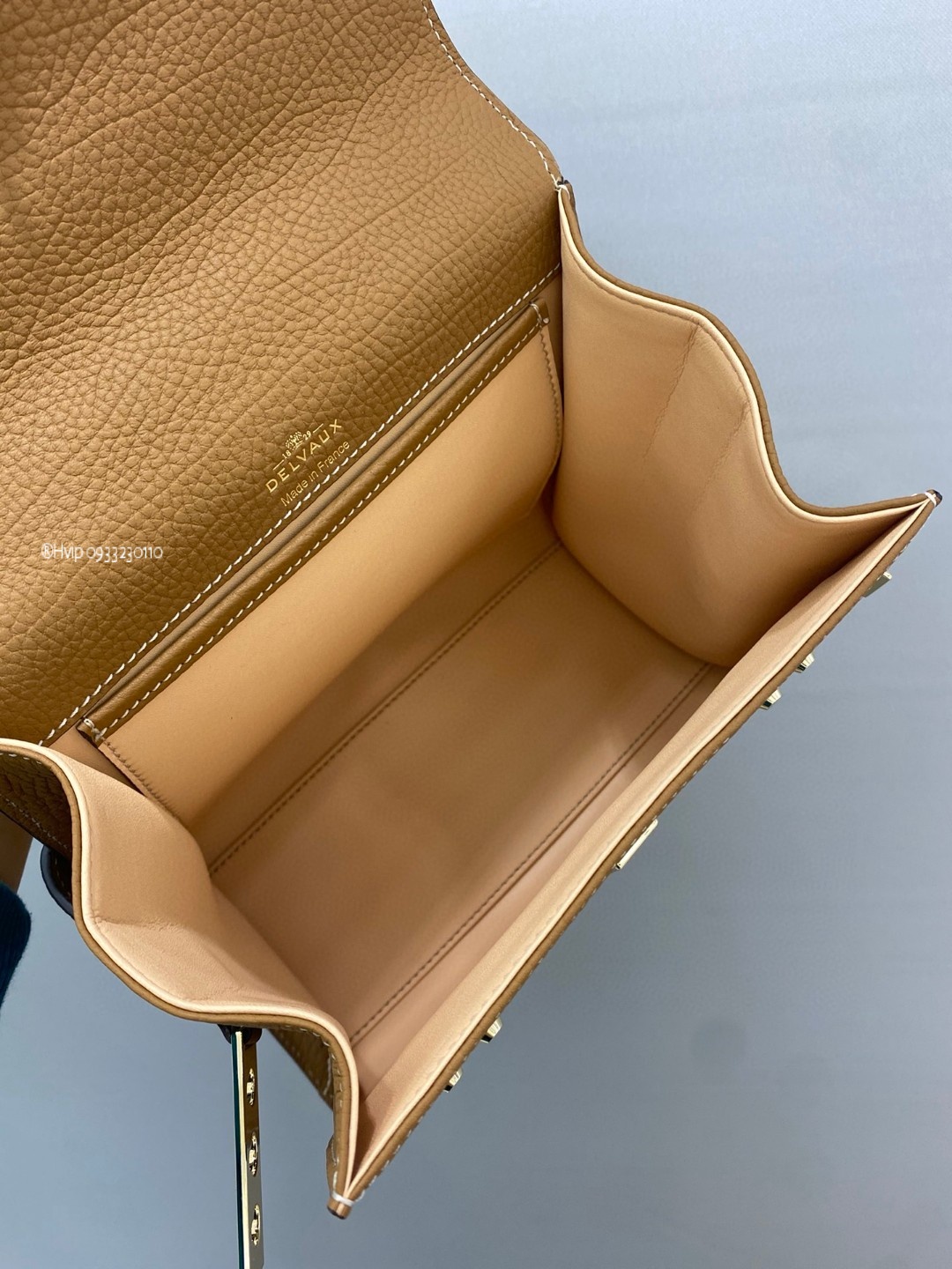 Delvaux Tempête PM in Crispy Calf leather AA0612AMF0ADNDO Vegetal - Ivory