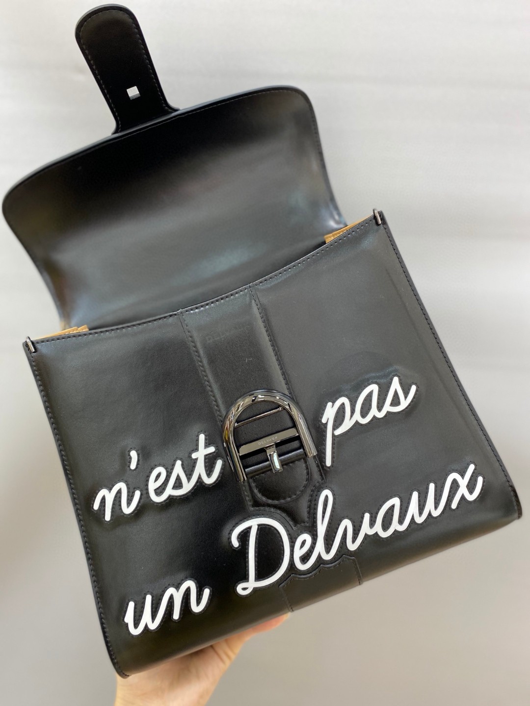 Delvaux L'Humour MM in Box Calf AA0661AAM099ZPN black