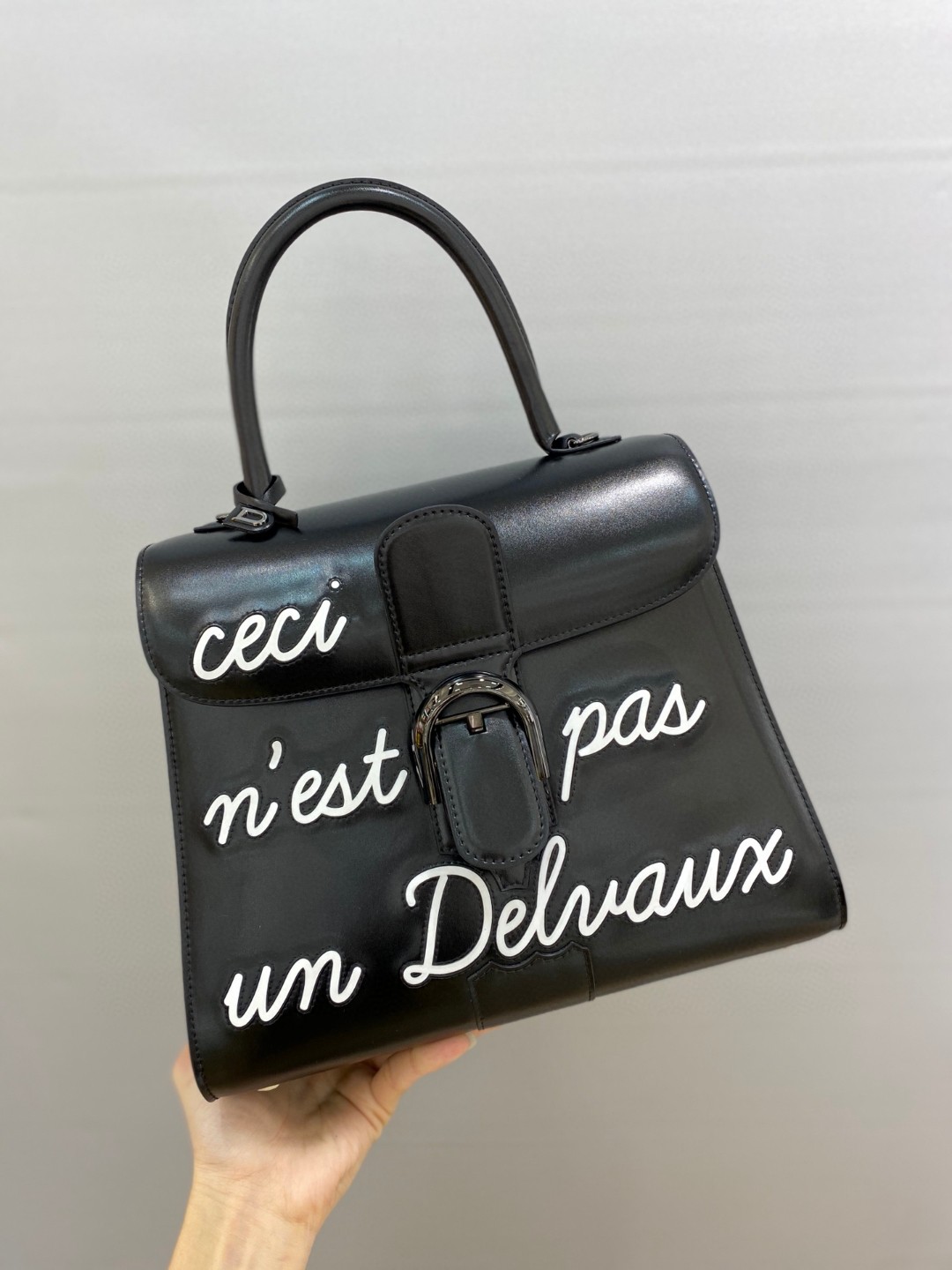 Delvaux L'Humour MM in Box Calf AA0661AAM099ZPN black