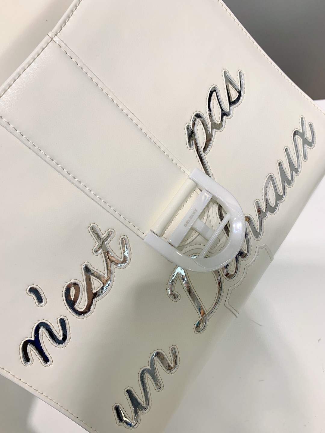 Delvaux L'Humour MM in Box Calf AA0661AAM white