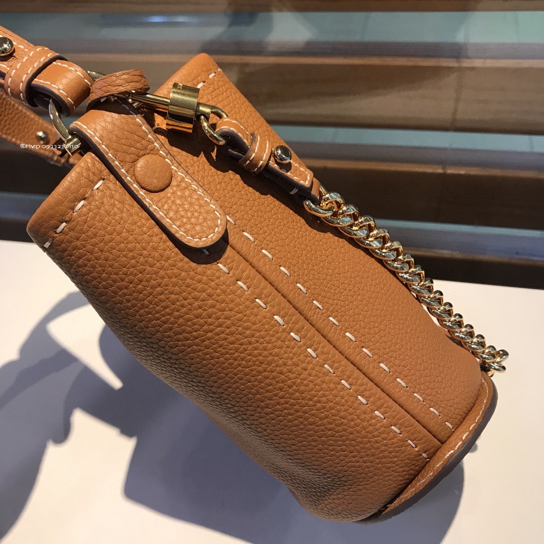 Delvaux Pin Mini Bucket Surpiquéen Taurillon Soft AA0607ATT0ADNDO Vegetal - Ivory