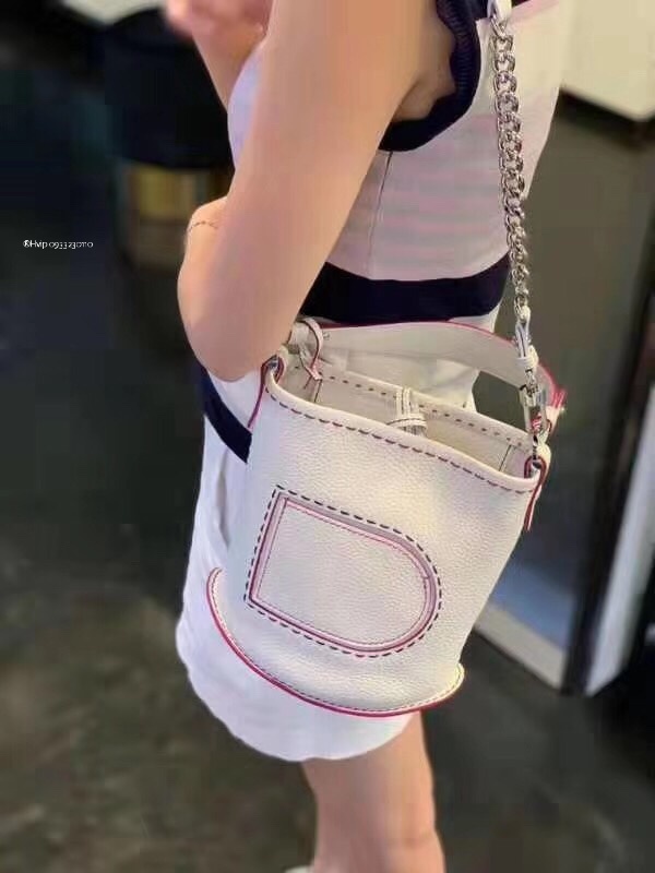 Delvaux Pin Mini Bucket Surpiquéen Taurillon Soft AA0607ATT0ADNDO white