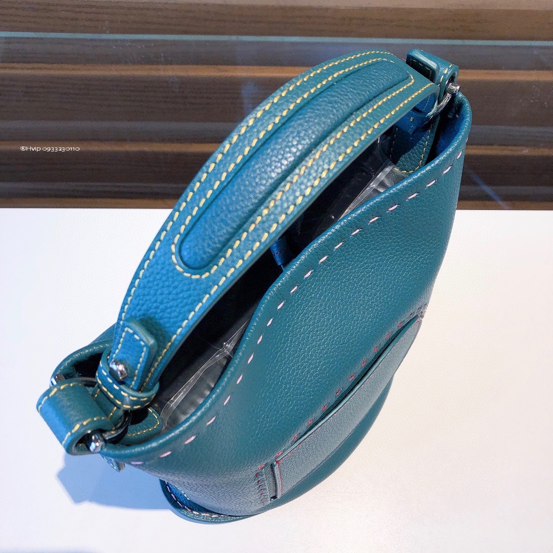 Delvaux Pin Mini Bucket Surpiquéen Taurillon Soft AA0607ATT