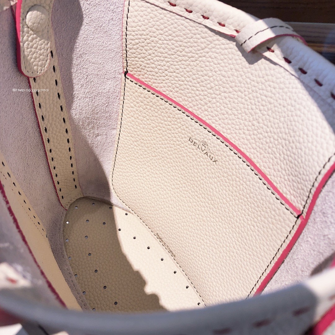 Delvaux Pin Mini Bucket Surpiquéen Taurillon Soft AA0607ATT0ADNDO white