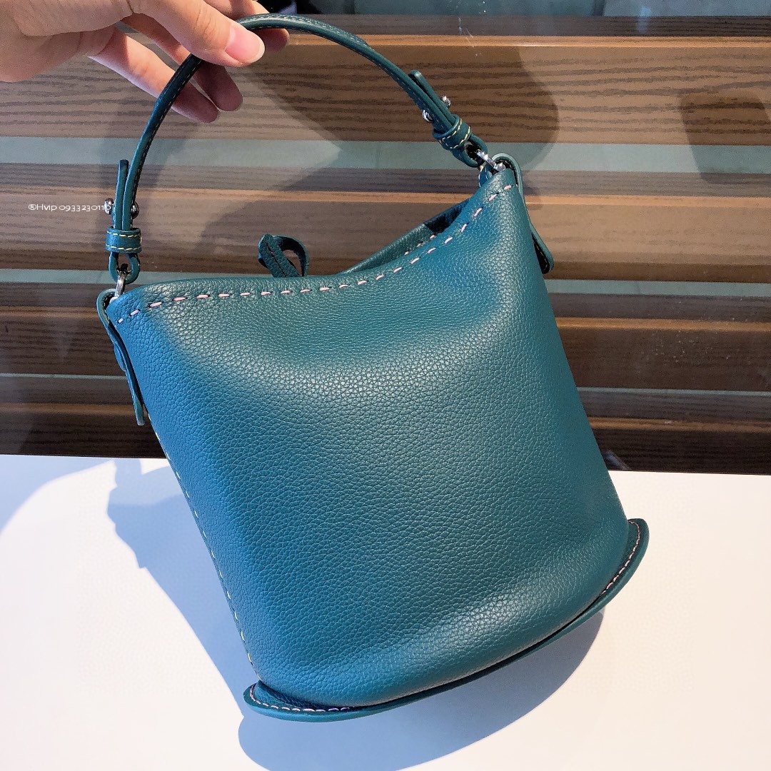 Delvaux Pin Mini Bucket Surpiquéen Taurillon Soft AA0607ATT