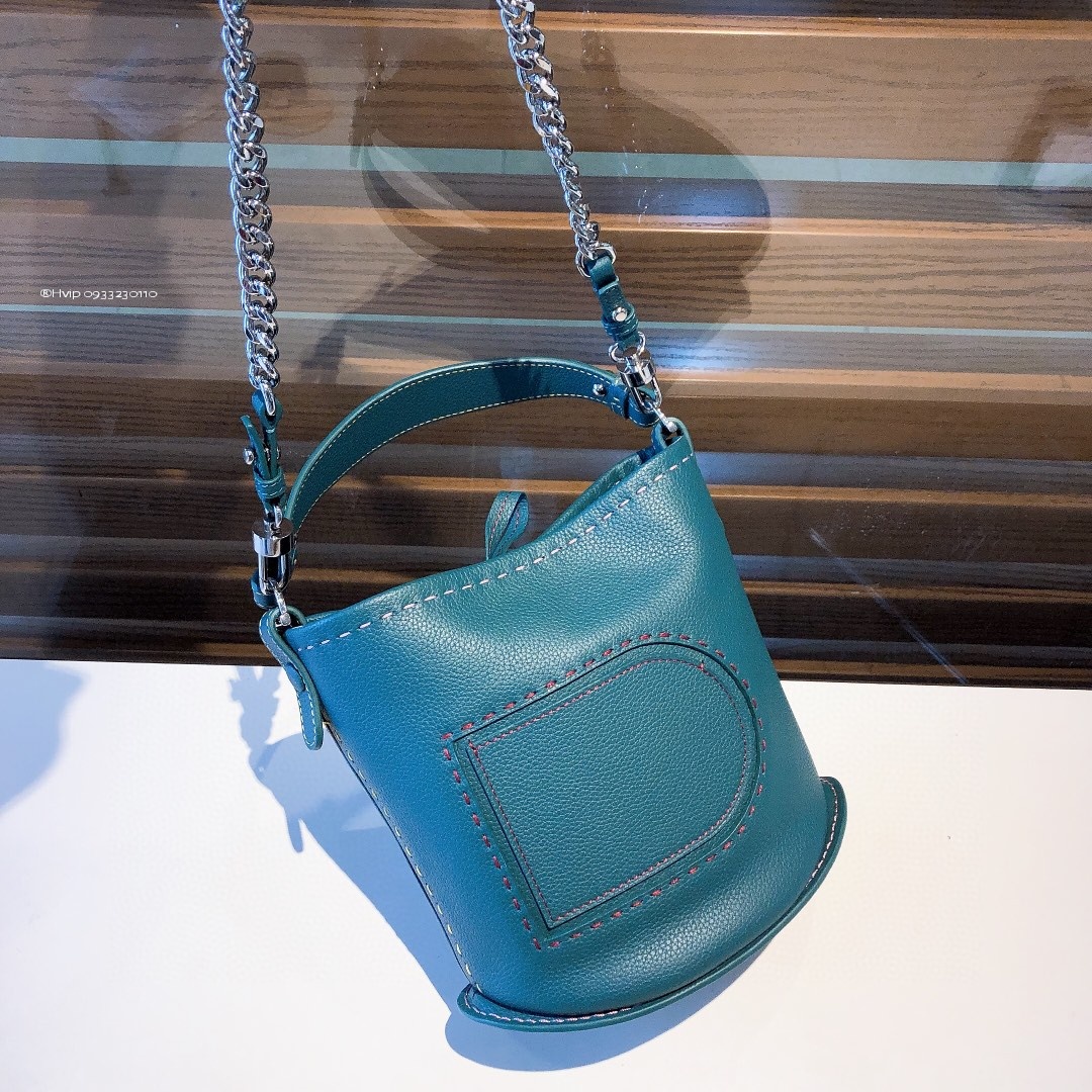 Delvaux Pin Mini Bucket Surpiquéen Taurillon Soft AA0607ATT