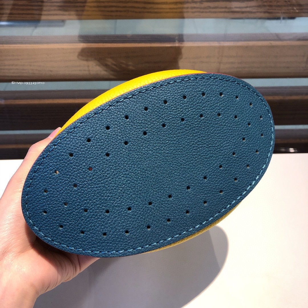 Delvaux Pin Mini Bucket Surpiquéen Taurillon Soft AA0607ATT0ADNDO yellow