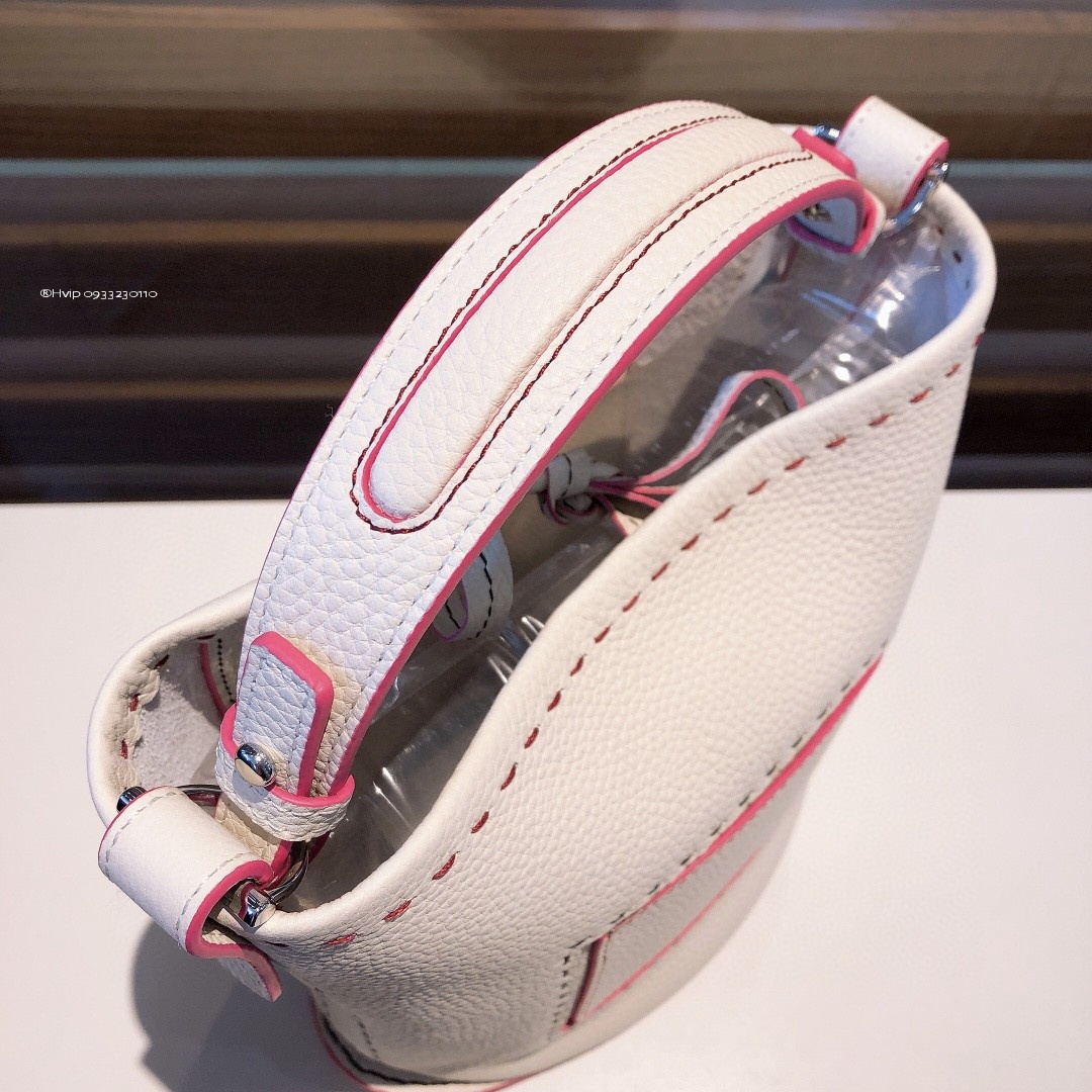 Delvaux Pin Mini Bucket Surpiquéen Taurillon Soft AA0607ATT0ADNDO white