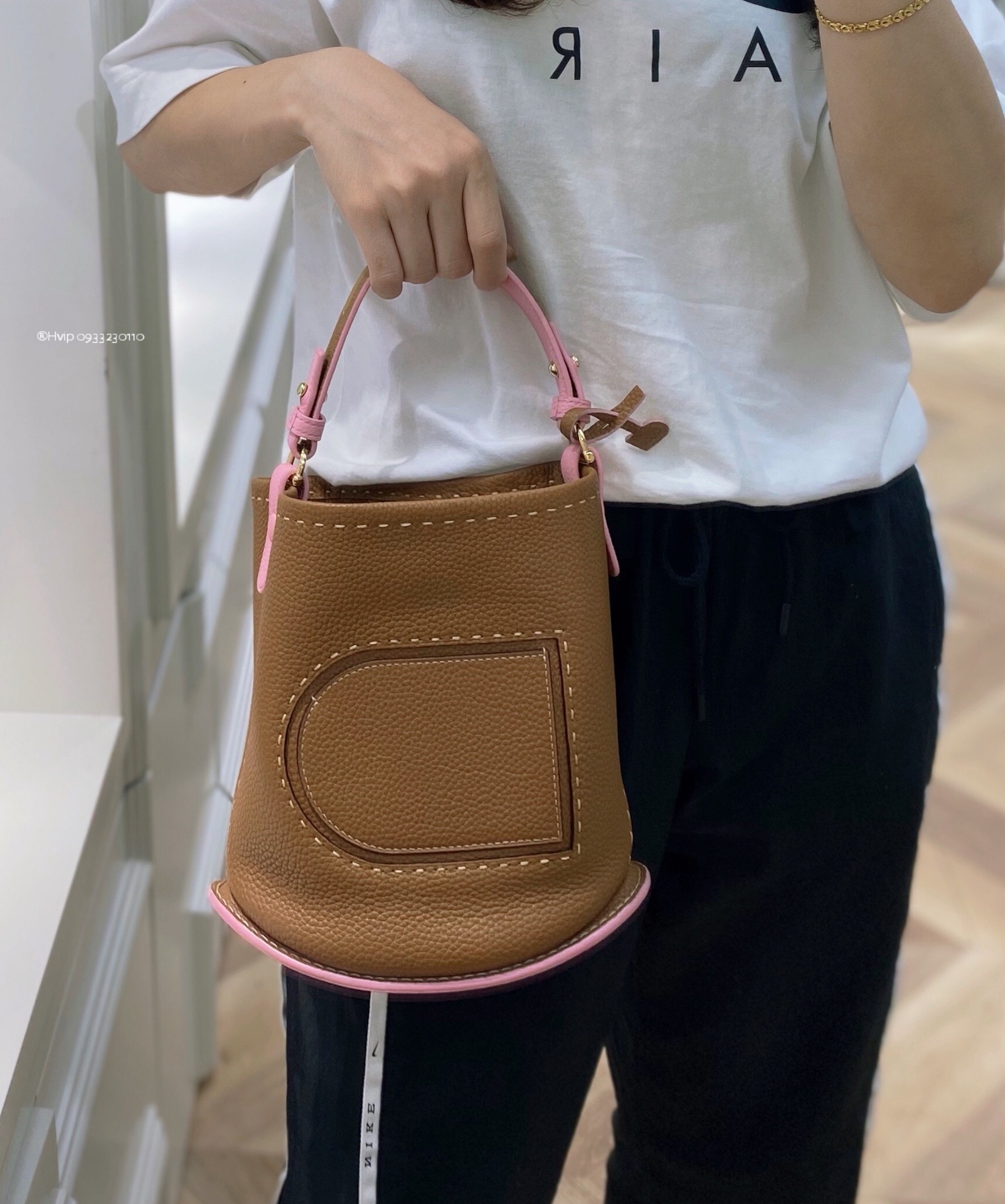 Delvaux Pin Mini Bucket Surpiquéen Taurillon Soft AA0607ATT0ADNDO gold /pink