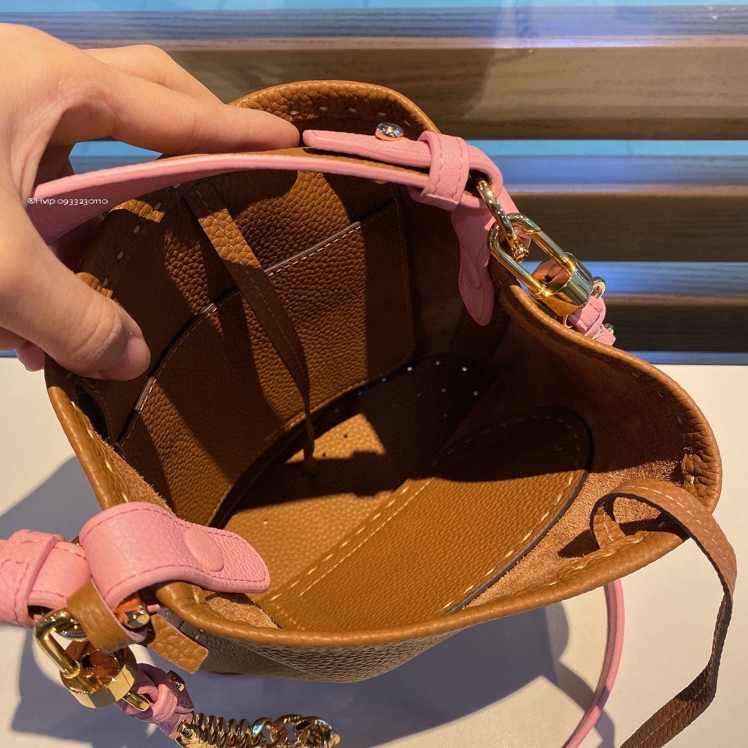 Delvaux Pin Mini Bucket Surpiquéen Taurillon Soft AA0607ATT0ADNDO gold /pink