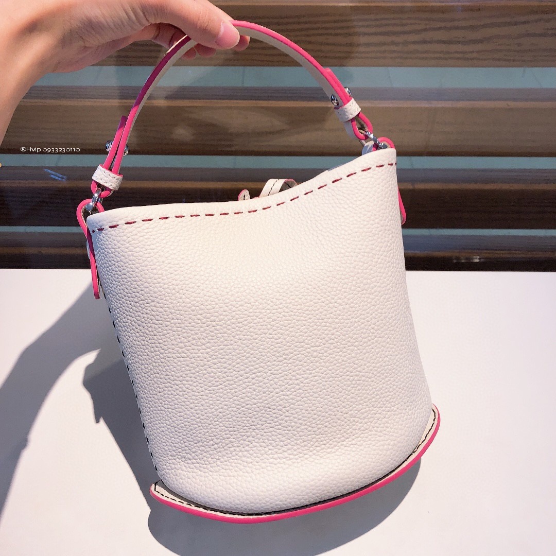 Delvaux Pin Mini Bucket Surpiquéen Taurillon Soft AA0607ATT0ADNDO white