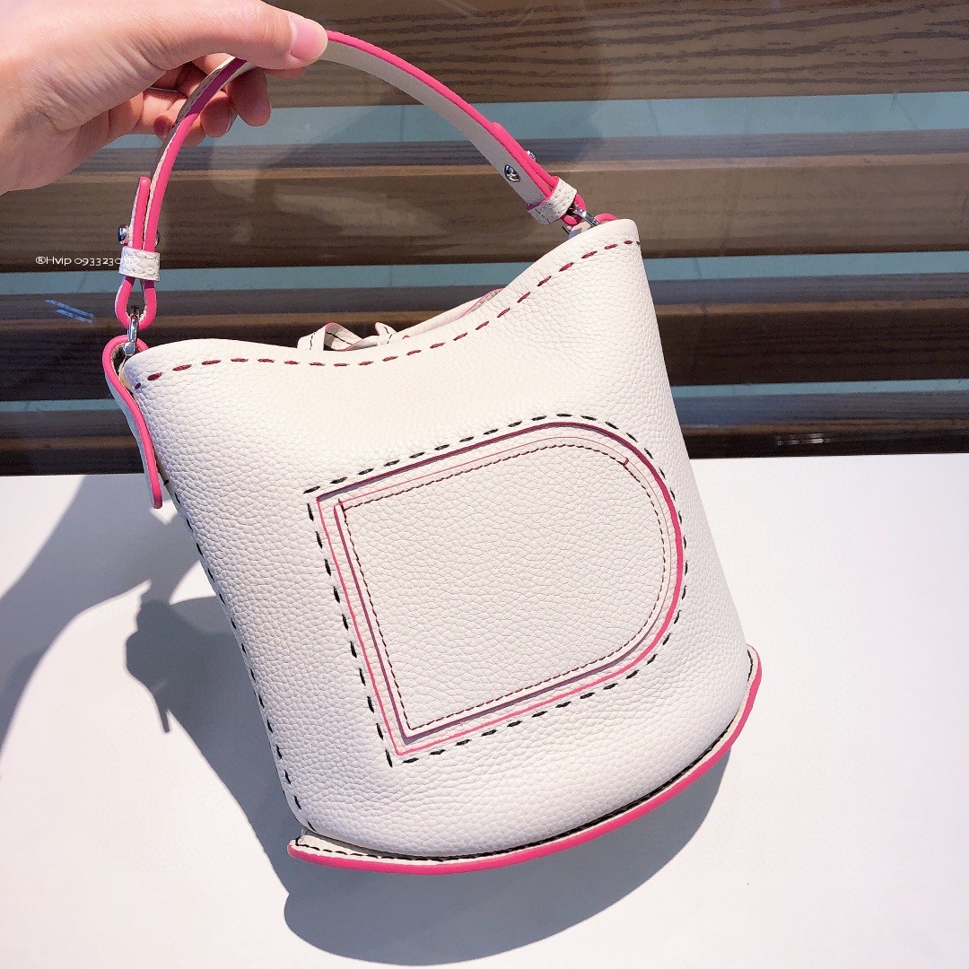 Delvaux Pin Mini Bucket Surpiquéen Taurillon Soft AA0607ATT0ADNDO white