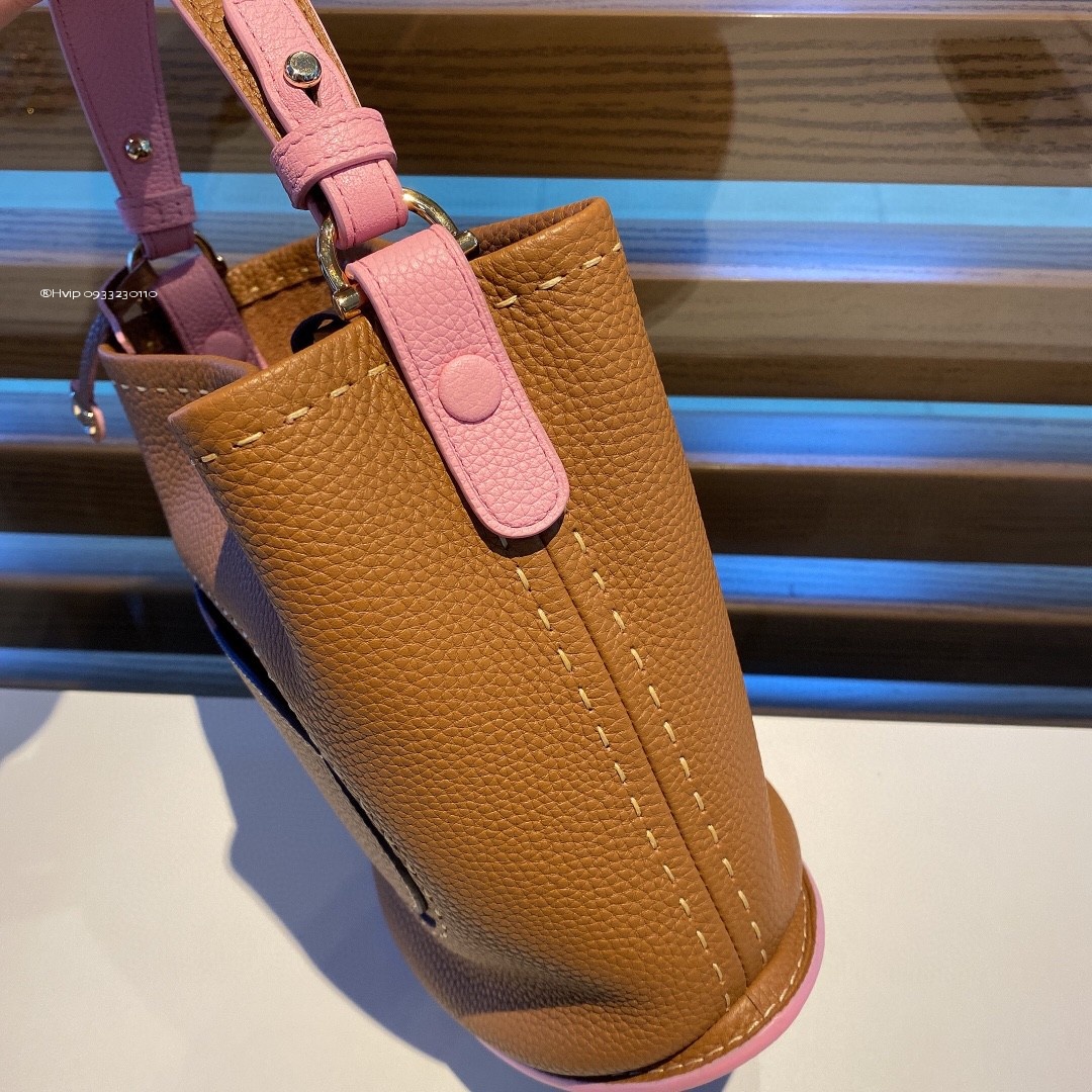 Delvaux Pin Mini Bucket Surpiquéen Taurillon Soft AA0607ATT0ADNDO gold /pink