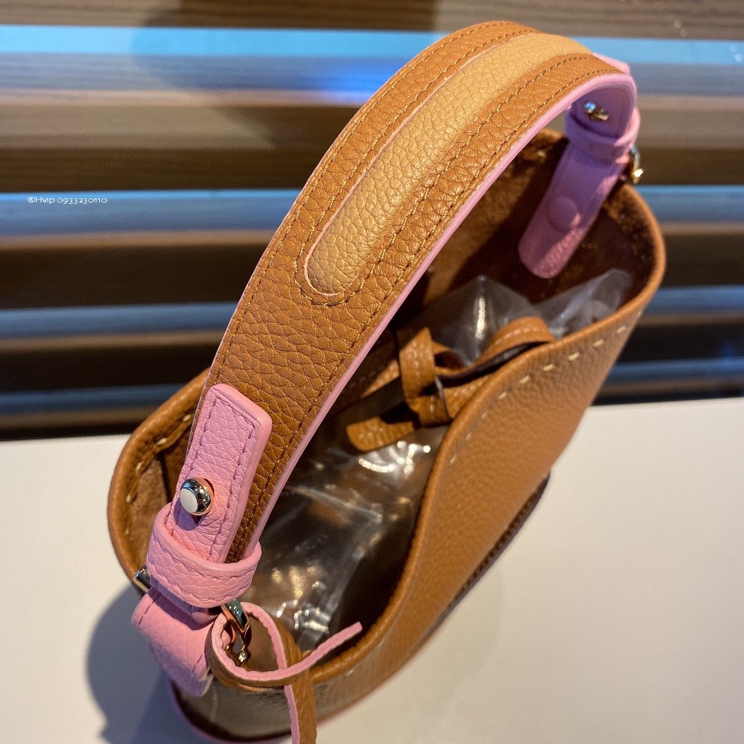 Delvaux Pin Mini Bucket Surpiquéen Taurillon Soft AA0607ATT0ADNDO gold /pink