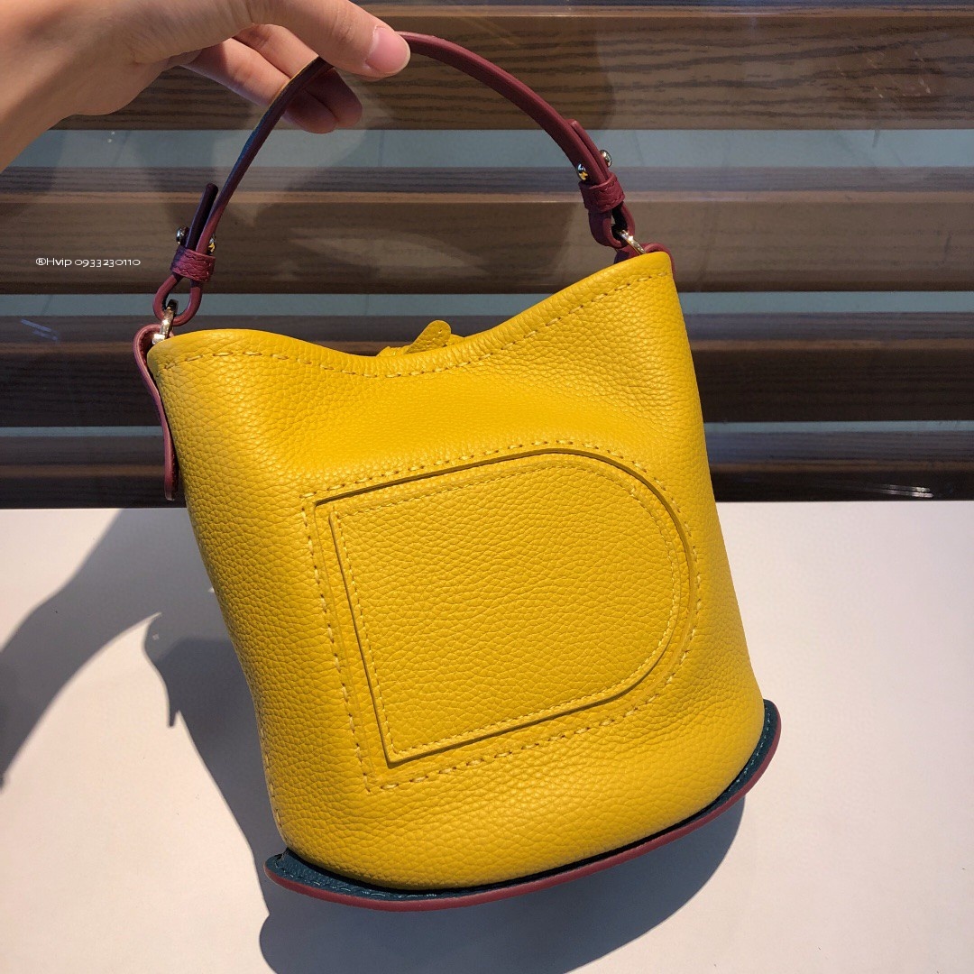 Delvaux Pin Mini Bucket Surpiquéen Taurillon Soft AA0607ATT0ADNDO yellow