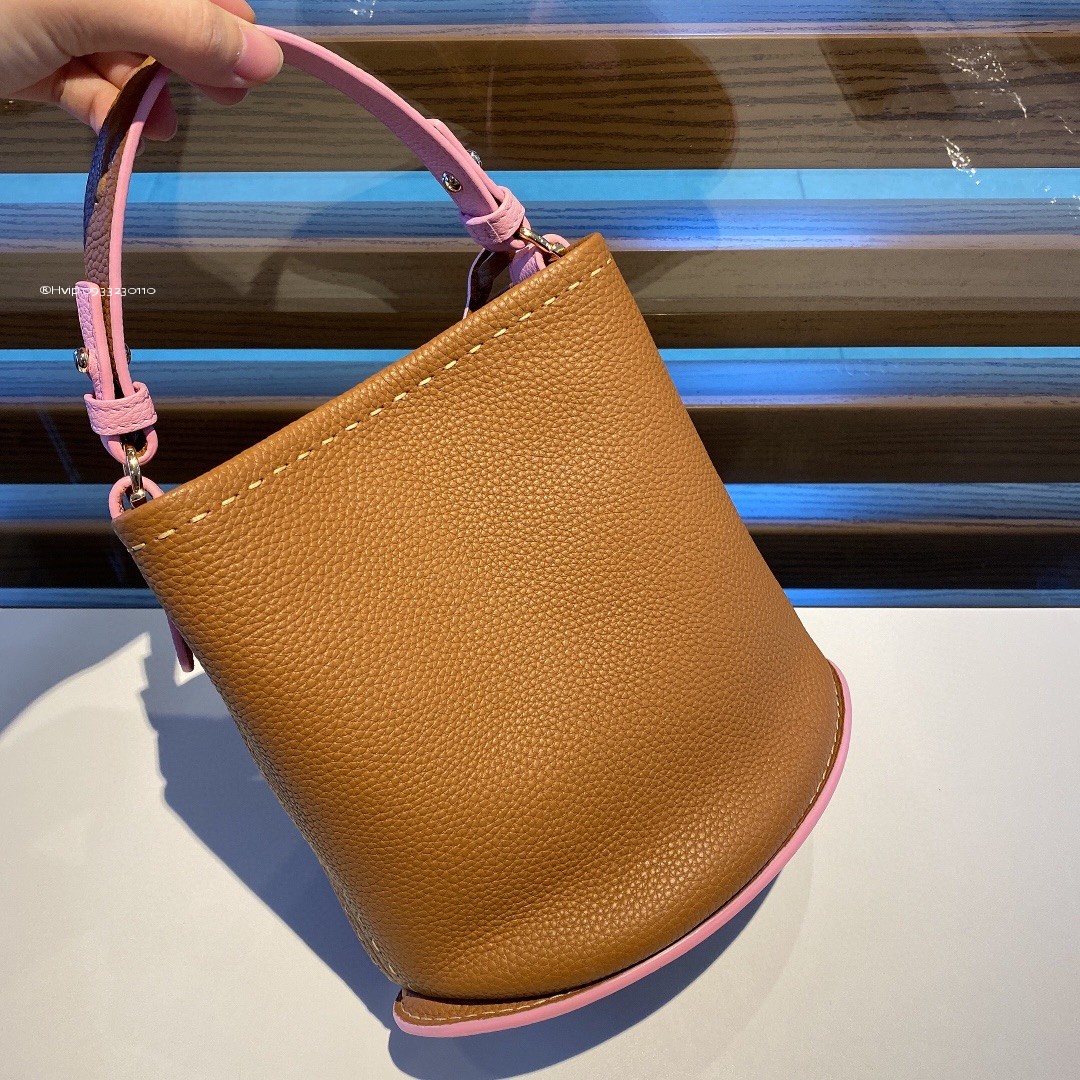 Delvaux Pin Mini Bucket Surpiquéen Taurillon Soft AA0607ATT0ADNDO gold /pink