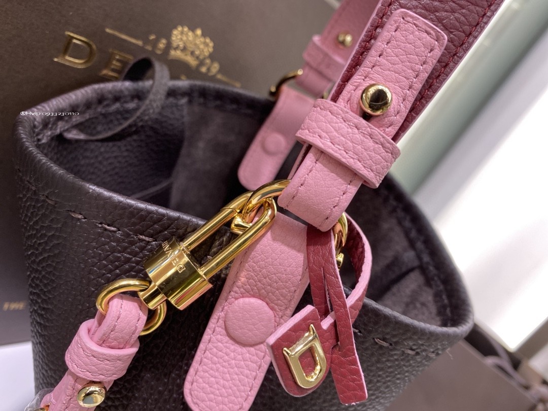 Delvaux Pin Mini Bucket Surpiquéen Taurillon Soft AA0607ATT0ADNDO black/pink