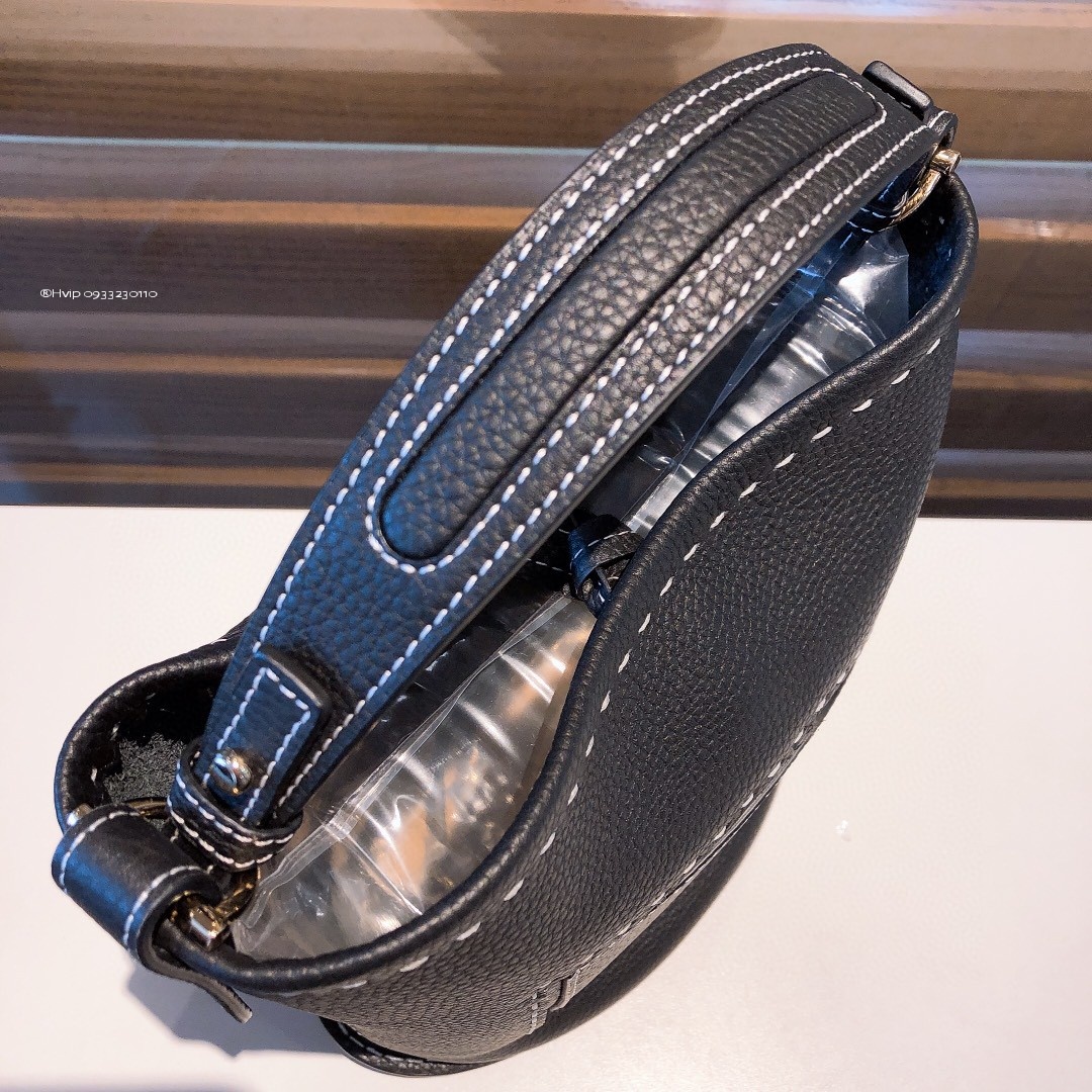 Delvaux Pin Mini Bucket Surpiquéen Taurillon Soft AA0607ATT0ADNDO black