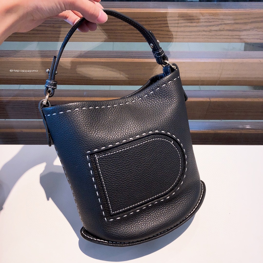 Delvaux Pin Mini Bucket Surpiquéen Taurillon Soft AA0607ATT0ADNDO black