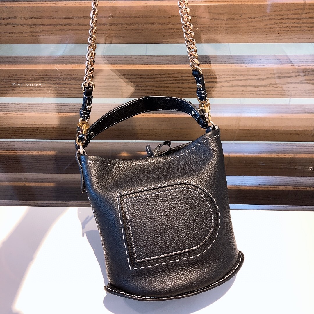 Delvaux Pin Mini Bucket Surpiquéen Taurillon Soft AA0607ATT0ADNDO black