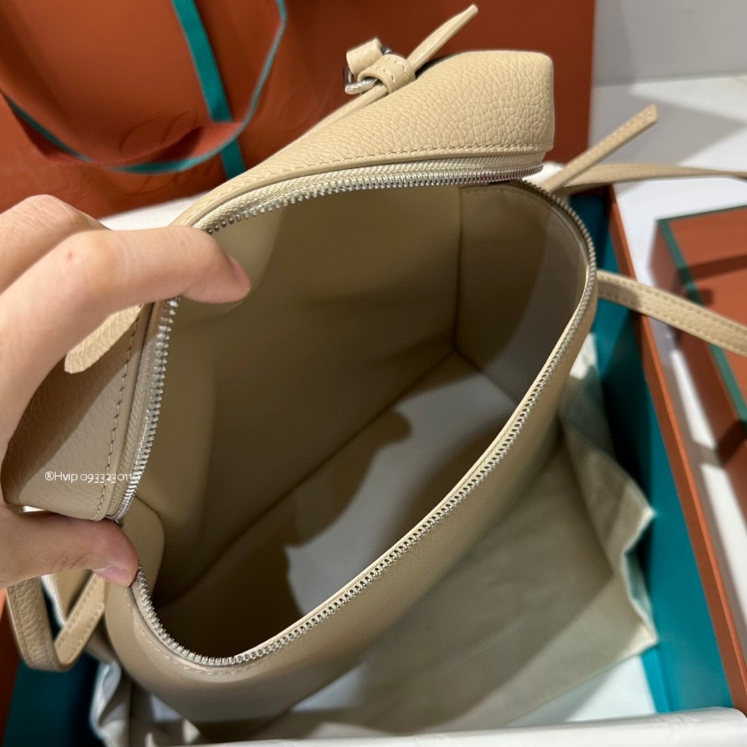 Loro Piana Extra Pocket backpack L23.5 Grained Calfskin FAN4041