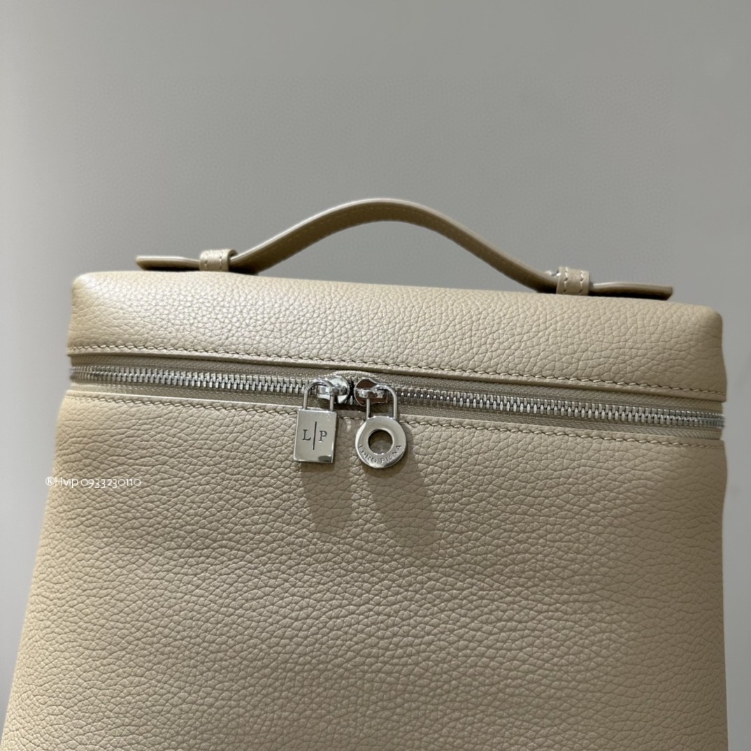 Loro Piana Extra Pocket backpack L23.5 Grained Calfskin FAN4041