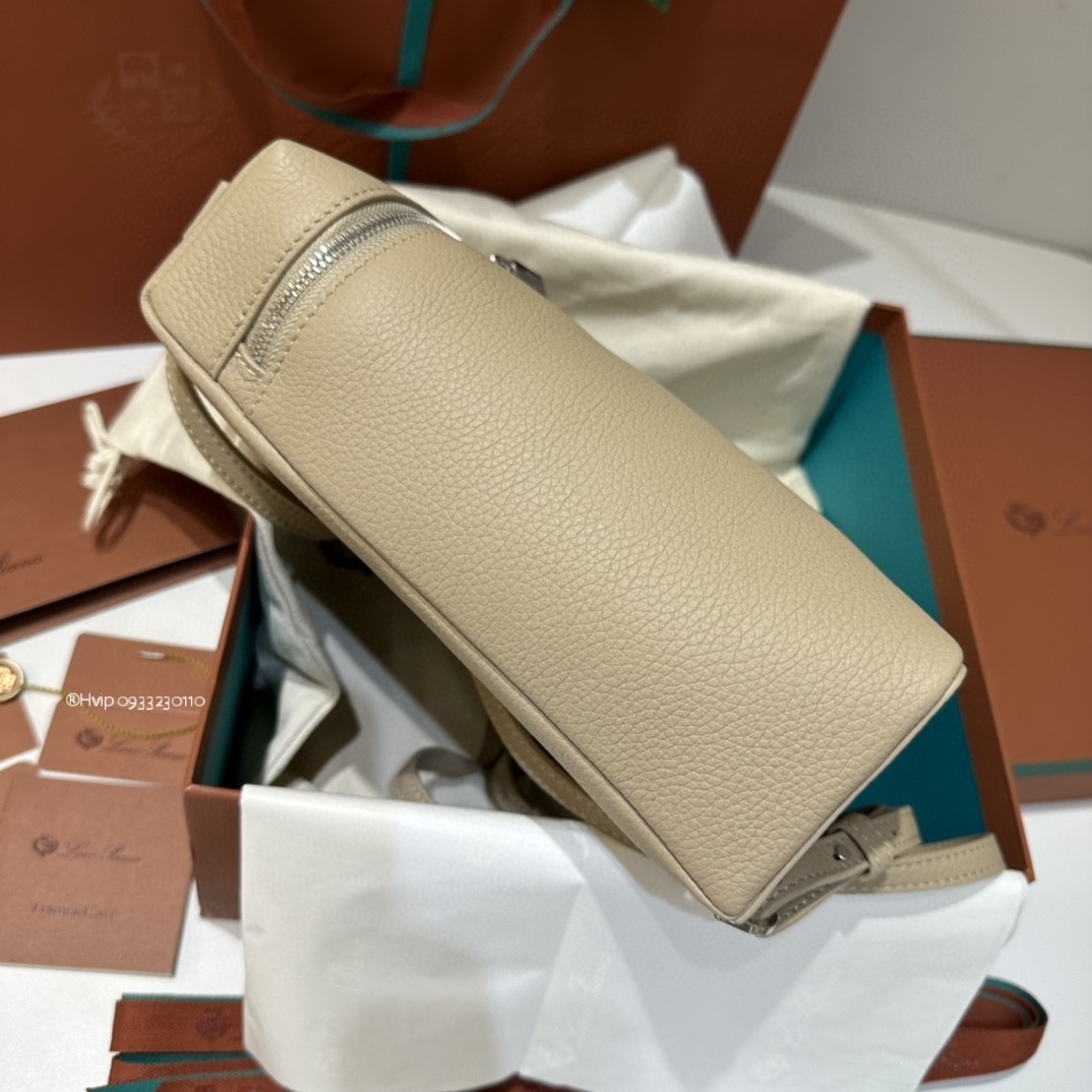 Loro Piana Extra Pocket backpack L23.5 Grained Calfskin FAN4041