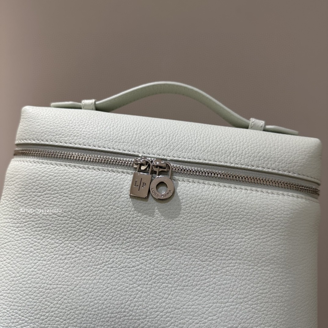 Loro Piana Extra Pocket backpack L23.5 Grained Calfskin FAN4041