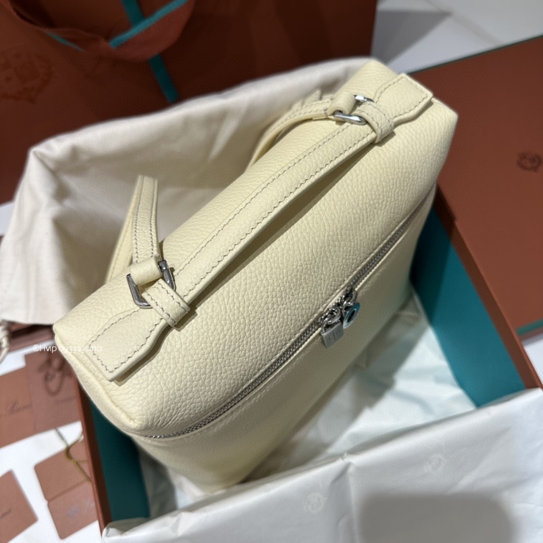 Loro Piana Extra Pocket backpack L23.5 Grained Calfskin FAN4041